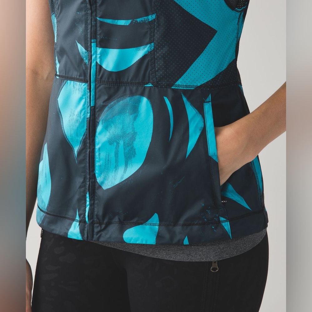 Lululemon Pack-It Vest - Picture 7 of 12